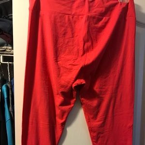 Bright pink GC LuLaRoe leggings TC